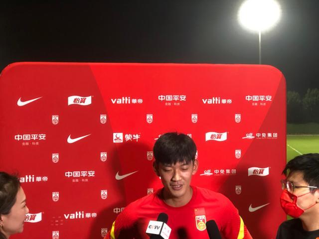 颜骏凌带10副手套征战12强赛：物质心理都做好准备